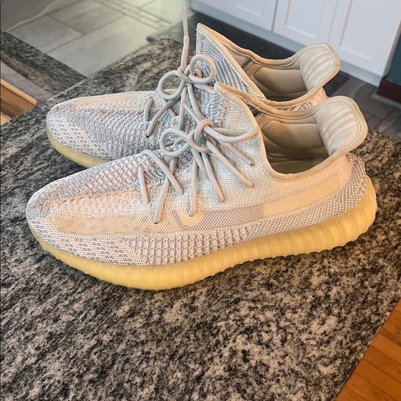 Yeezy Boost 350 V2 “Cloud White” 2019 - Picture 2 of 8